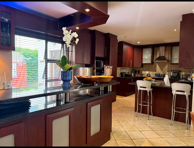 3 BEDROOM TOWNHOUSE FOR SALE IN SAFARI GARDENS